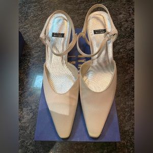 New Stuart Weitzman Goring White
Satin Shoes Size: 8.5 - NWOT